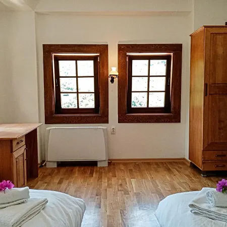 Aparthotel Guest Mansion, гостински палат Rostusa