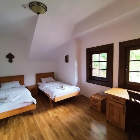 Aparthotel Guest Mansion, гостински палат Rostusa