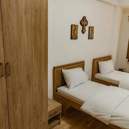 Aparthotel Guest Mansion, гостински палат Rostusa